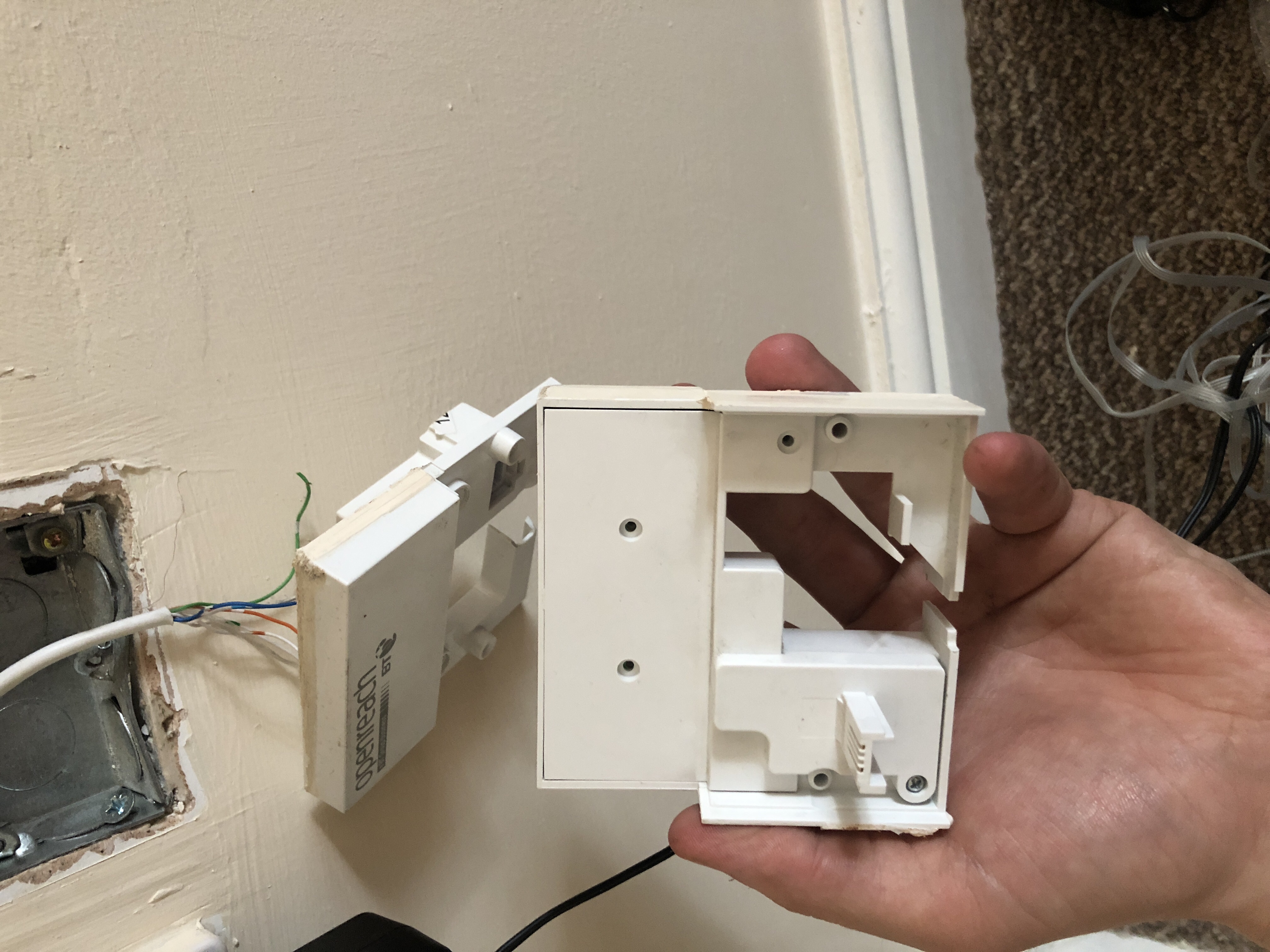 How should a master socket be wired? Sky Community