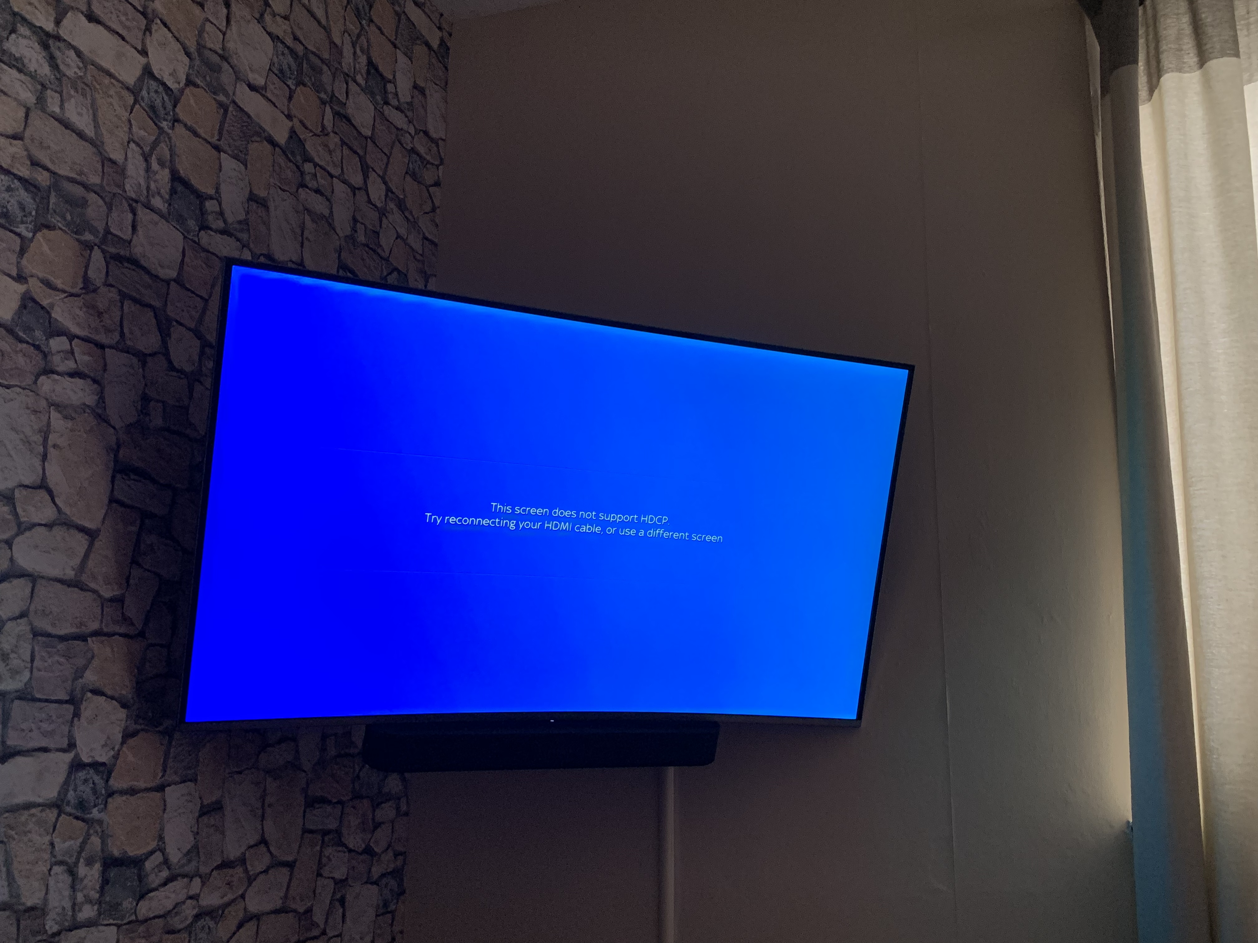 Blue screen and HDCP not supported Sky Community