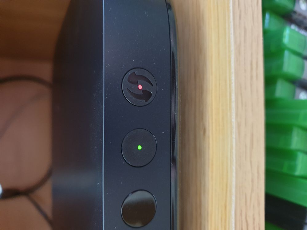 flashing red and yellow light on sky q box